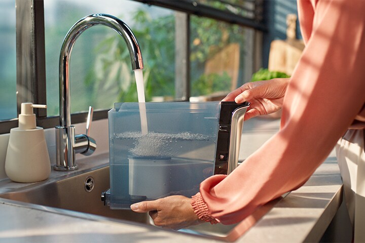 AquaClean Filter, Brew up to 5000 cups without having to descale using an AquaClean filter.